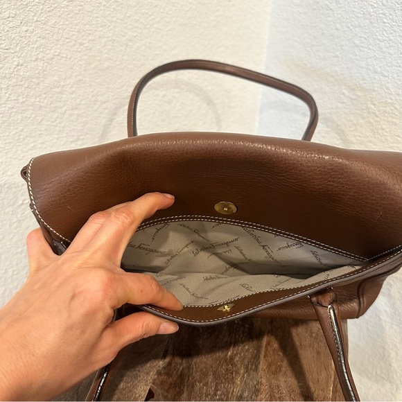 Authentic! Salvatore Ferragamo Gancini Women's Flap Tote Handbag Brown Leather - Picture 13 of 14